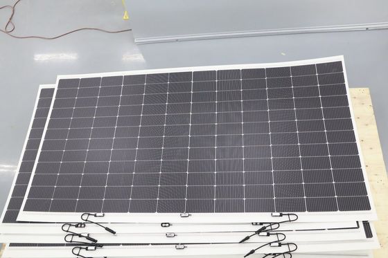 Max. Powewr Temperature Coefficient of -0.26% 580W 40V Flexible Monocrystalline Solar Panel with Polished Pet Coating
